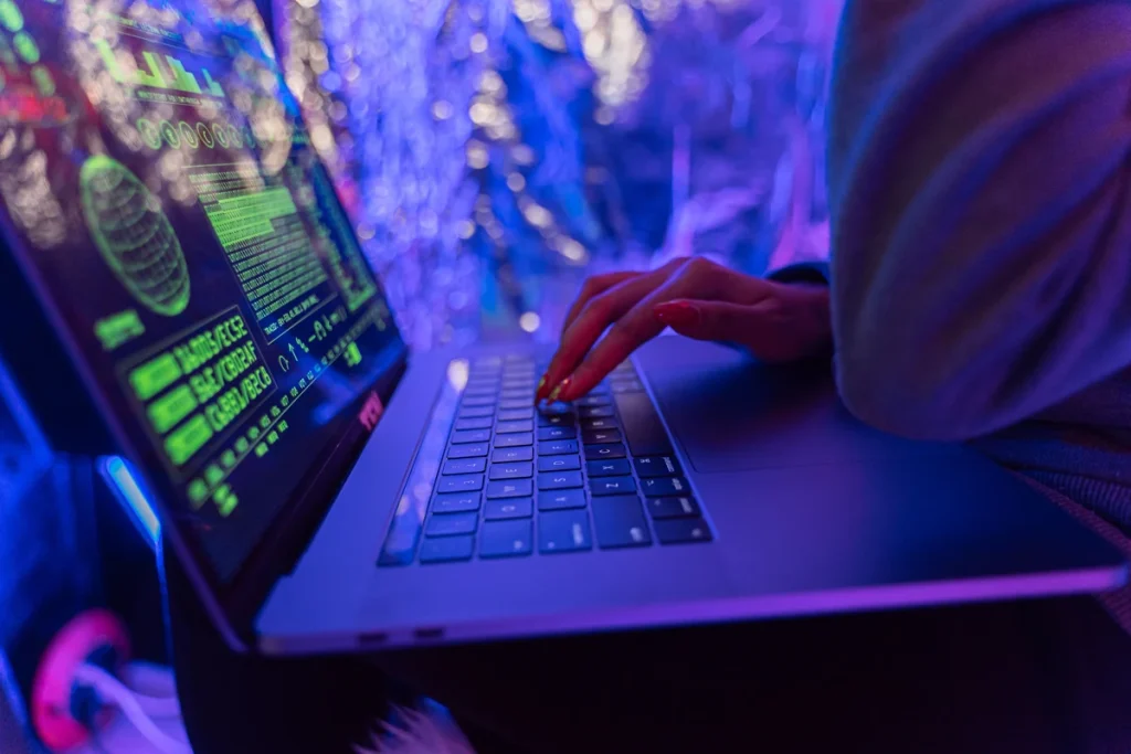 Güçlü parola ve güvenli ağ ayarlarıyla korunan IP kamera sistemi